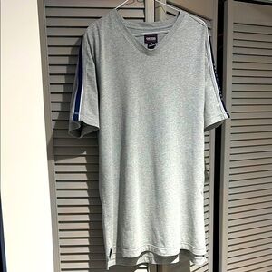 Men’s Guess Gray Short Sleeve Tee Relaxed Fit. VGUC.